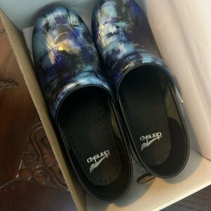 Brand new patent leather dansko shoes. Never worn. Black and blue. Nurses shoes.